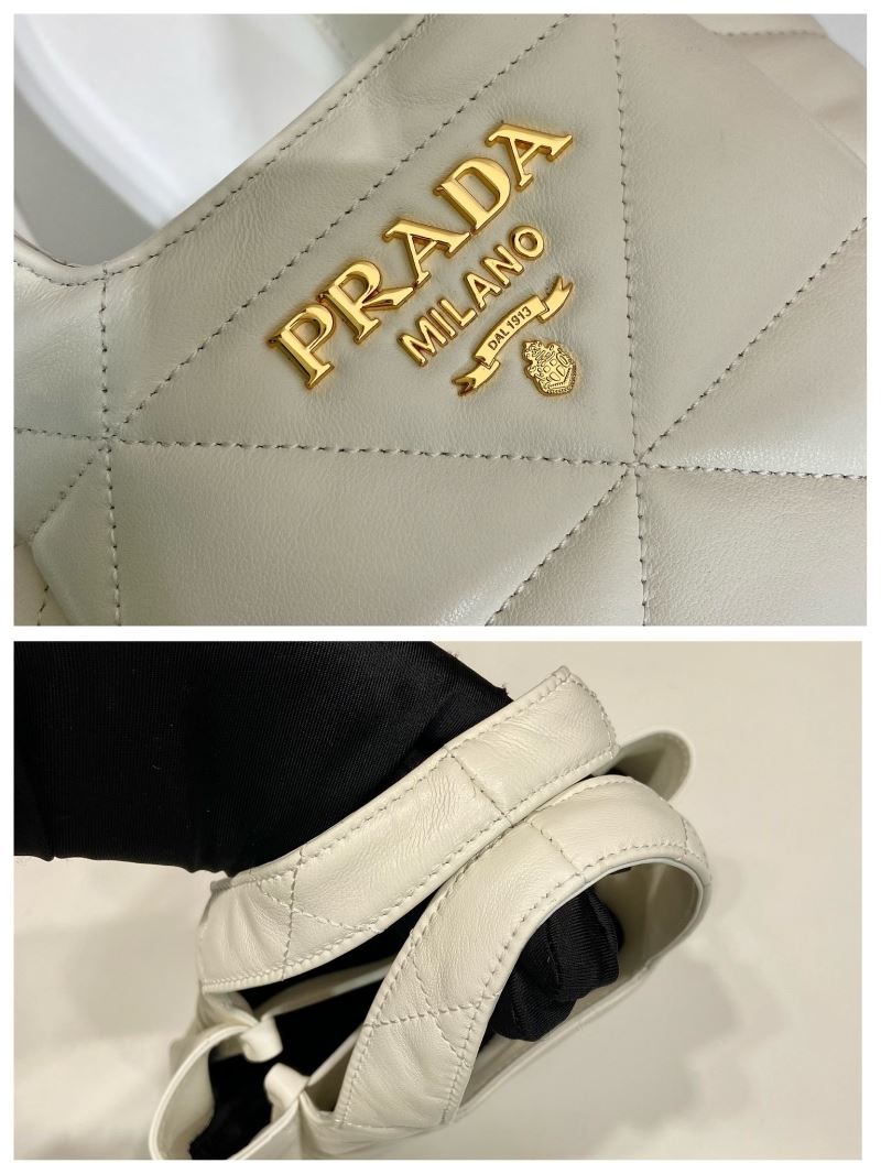 Pra*a tote bags